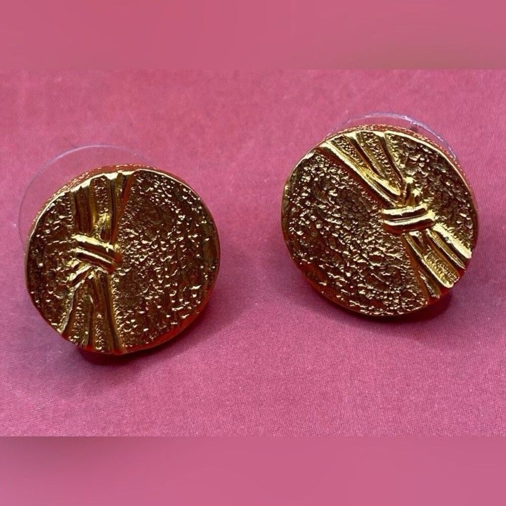 Women’s Earrings Round Gold Tone Studs Pierced 1/2”